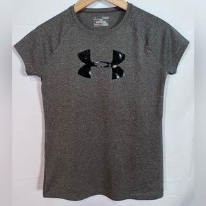 Youth Girls Under Armour Youth Loose
Fit Heat Gear Short Sleeve
Gray Shirt